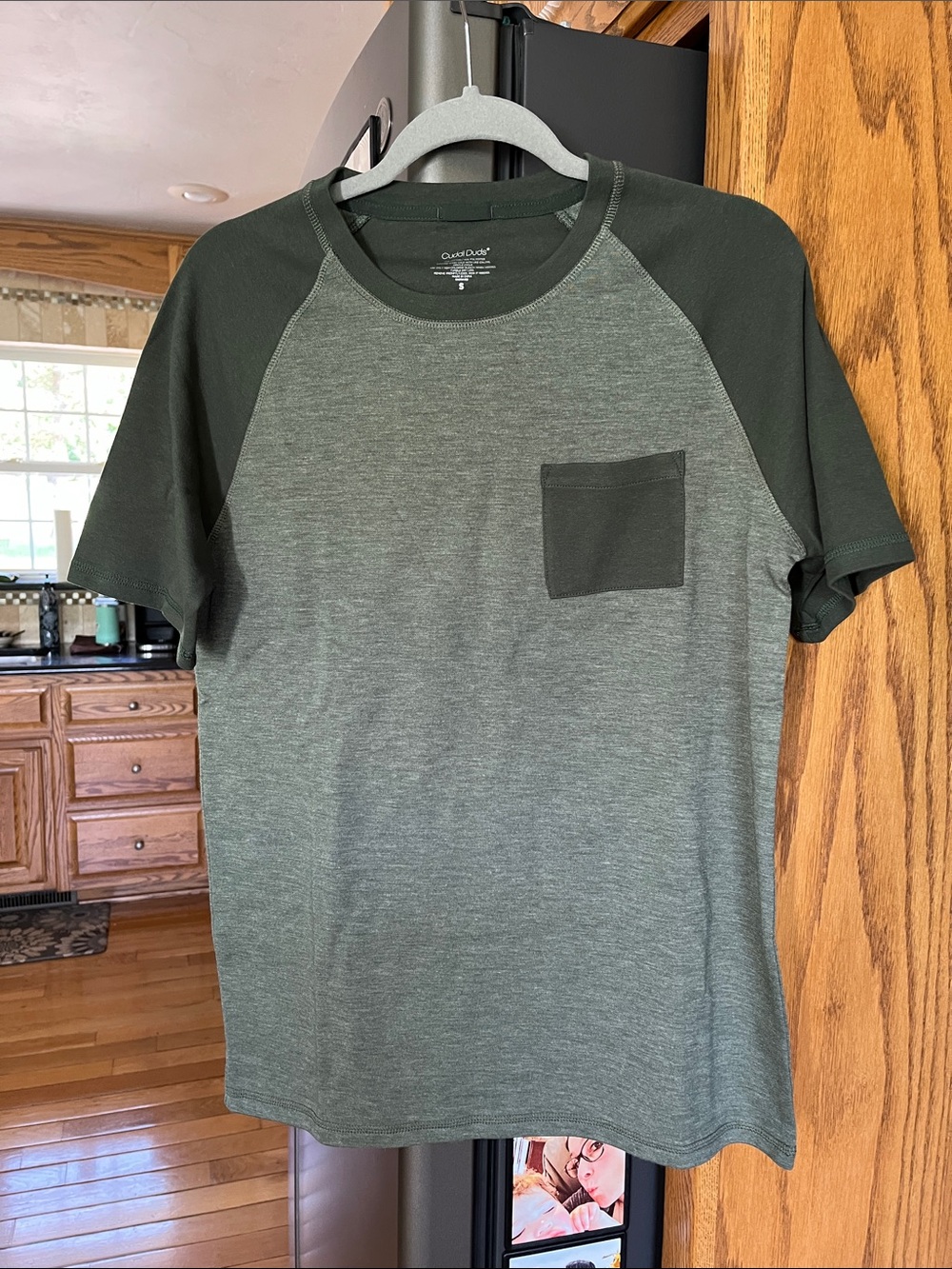 Cuddl Duds Two-Tone Raglan Pocket Tee - Dark Green/Heather Green